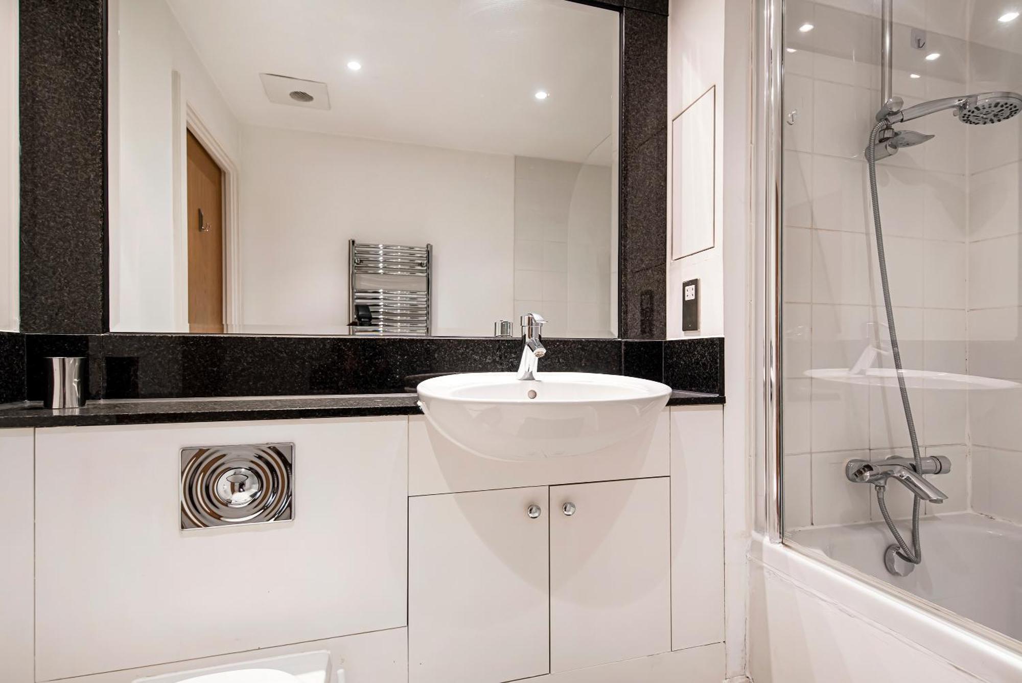 Central 2 Bed With Large Terrace ลอนดอน ภายนอก รูปภาพ