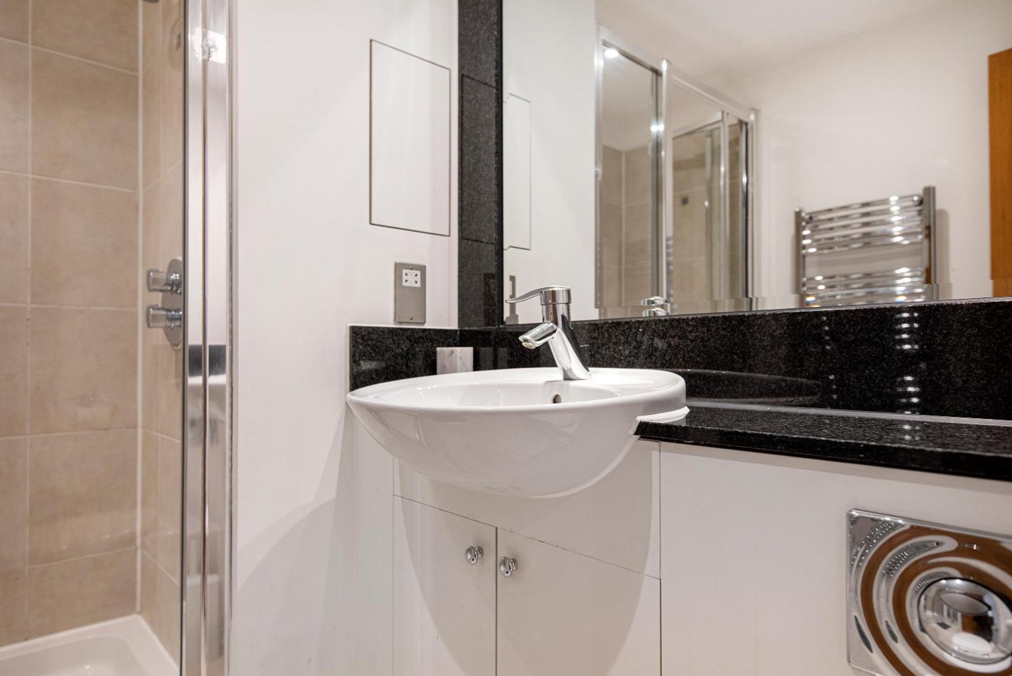 Central 2 Bed With Large Terrace ลอนดอน ภายนอก รูปภาพ